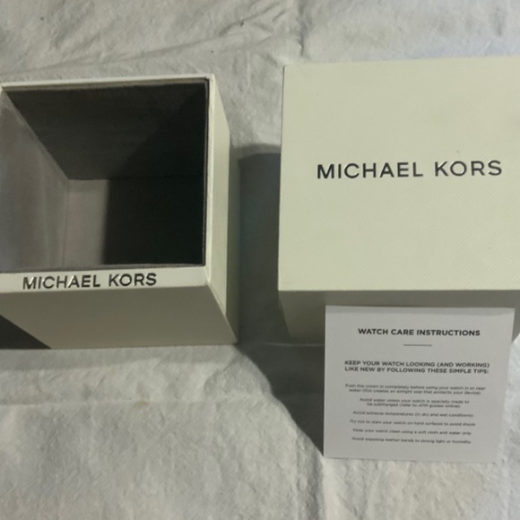 New Michael Kors Slim Runway Silver-Tone Watch (#MK6633)